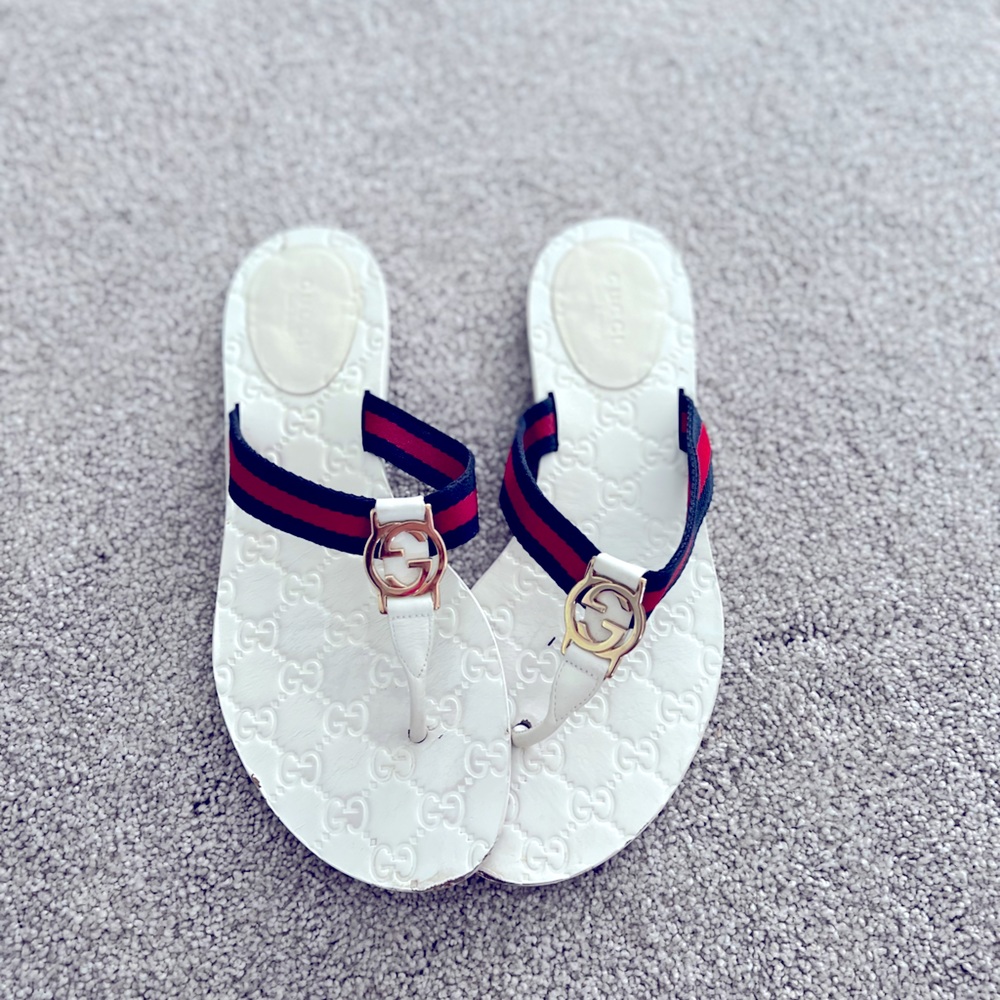 AUTHENTIC GUCCI MONOGRAM THONG SANDAL size 39